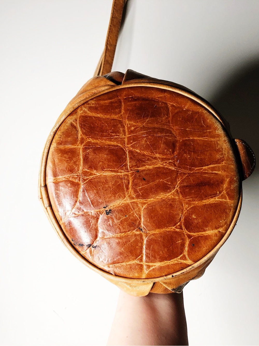 Vintage Distressed Leather Sling Bag Backpack Purse Tan Cognac Boho - Picture 6 of 9